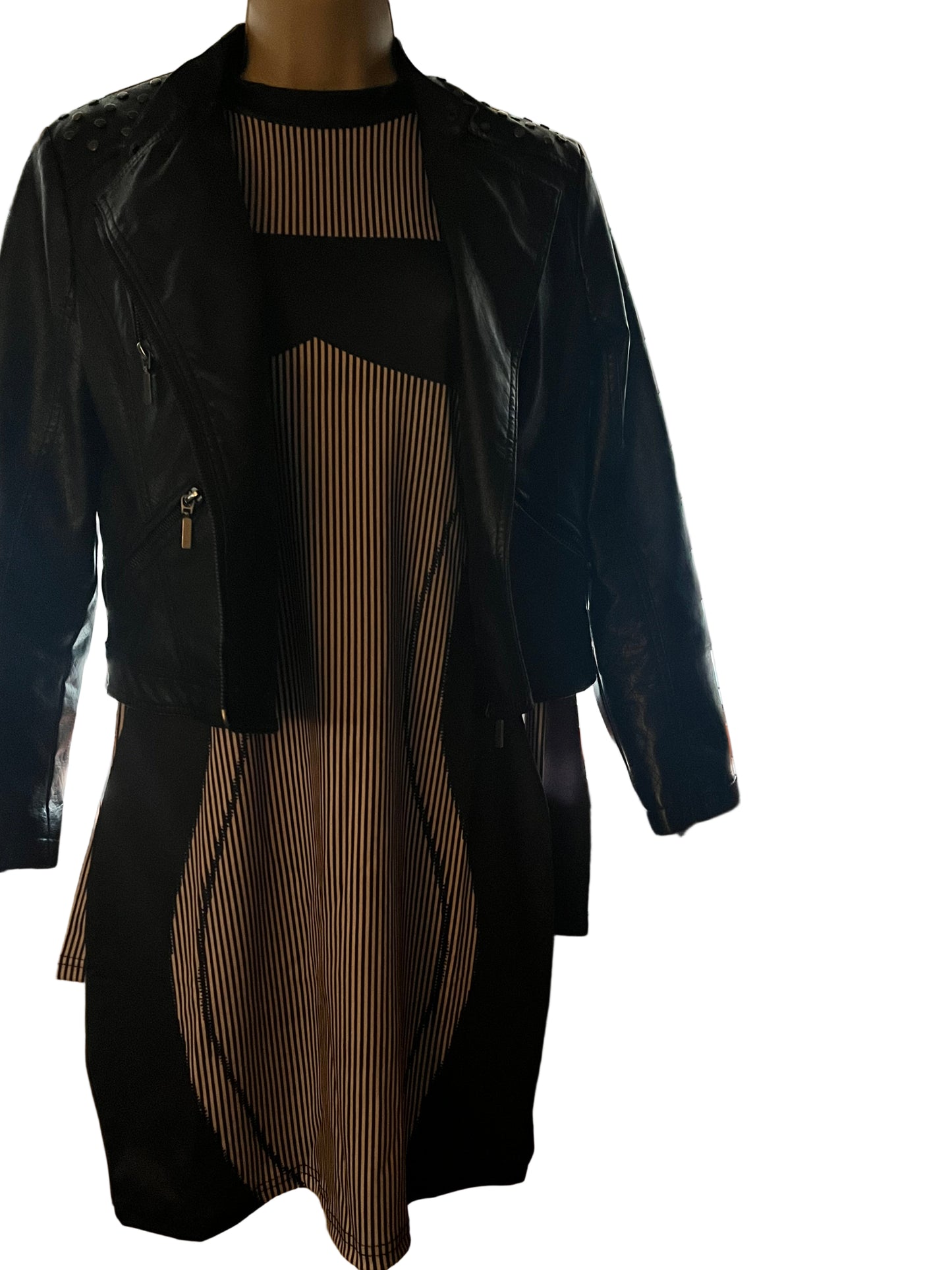 Sexy long-sleeve dress with or without a jacket.